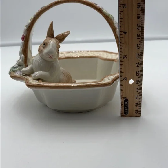 FITZ AND FLOYD ESSENTIALS BOTANICAL BUNNY BASKET WITH HANDLE - Picture 14 of 16